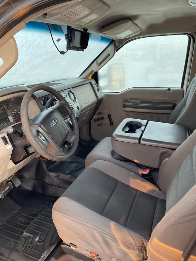 2010 FORD, 290 755 mth, dovoz Kanada — foto 3 z 5
