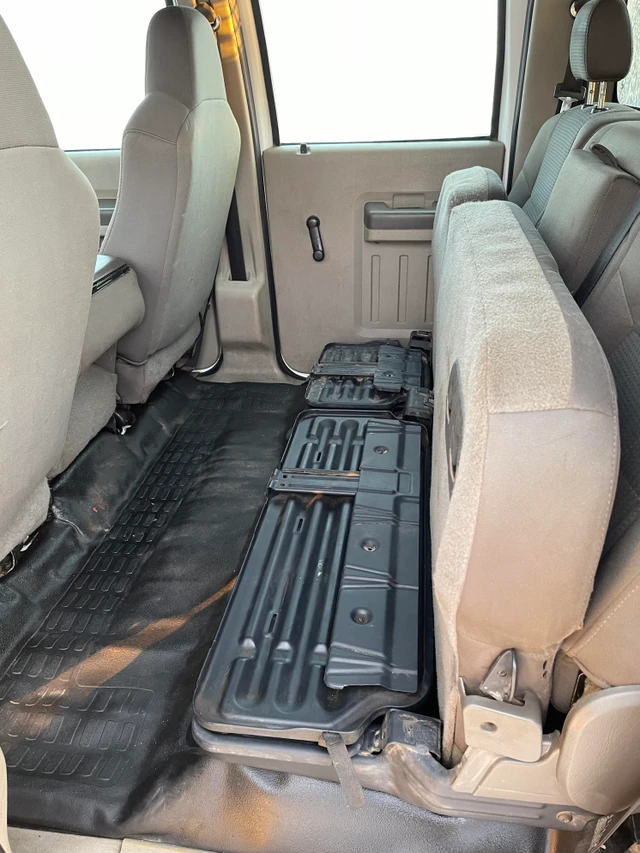 2010 FORD, 290 755 mth, dovoz Kanada — foto 5 z 5