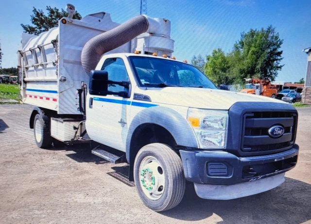 2011 FORD, 156 311 mth, dovoz Kanada — foto 4 z 5