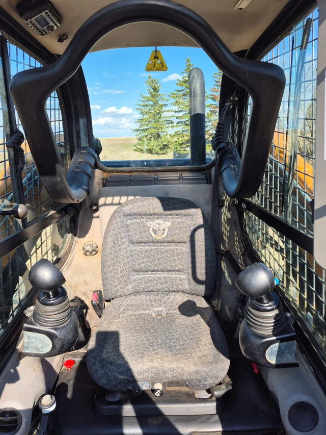 2019 Case SKIDSTEER, 2 122 mth, dovoz Kanada — foto 2 z 5