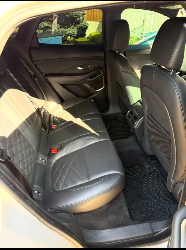2018 Jaguar E Pace SE, stříbrná, 179 000 km, dovoz Kanada — foto 5 z 5