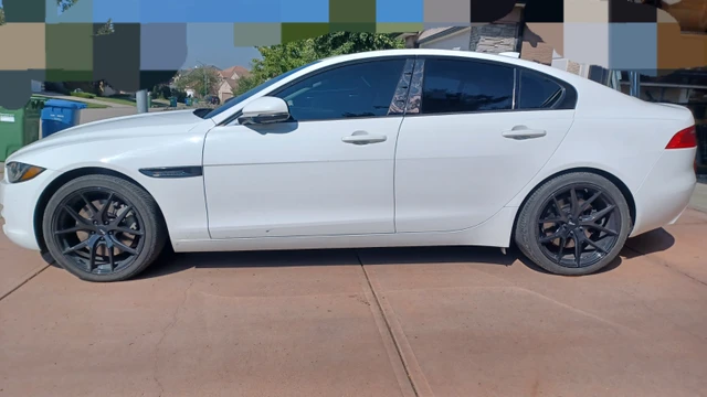 2017 Jaguar Xe, bílá, 101 537 km, dovoz Kanada — foto 2 z 5
