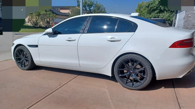 2017 Jaguar Xe, bílá, 101 537 km, dovoz Kanada — foto 3 z 5