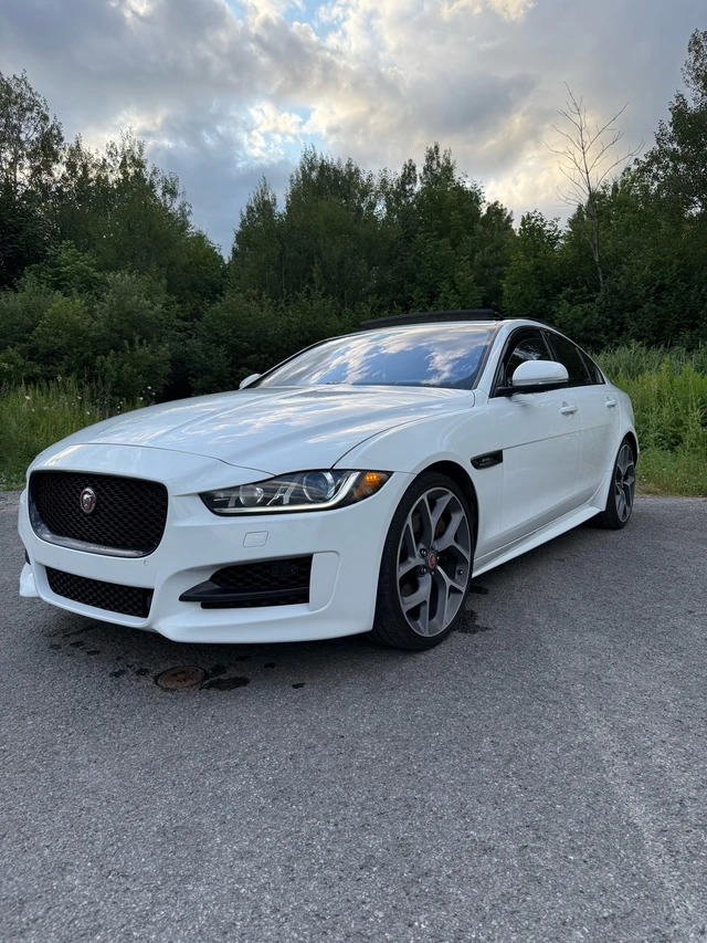 2017 Jaguar Xe, bílá, 145 000 km, dovoz Kanada — foto 2 z 5