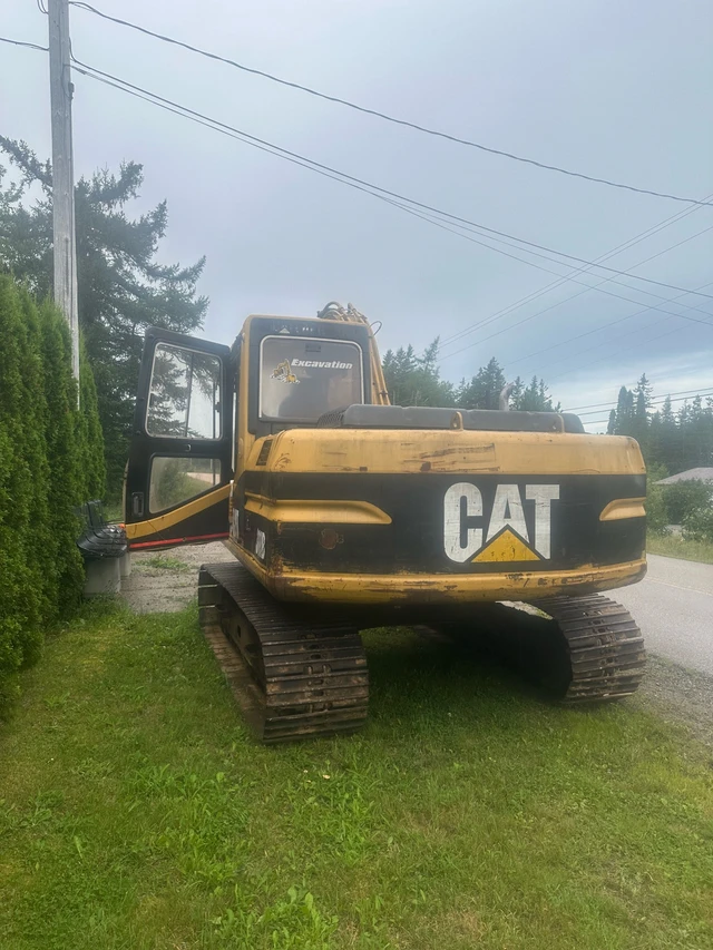 Caterpillar, 9 999 mth, dovoz Kanada — foto 2 z 5