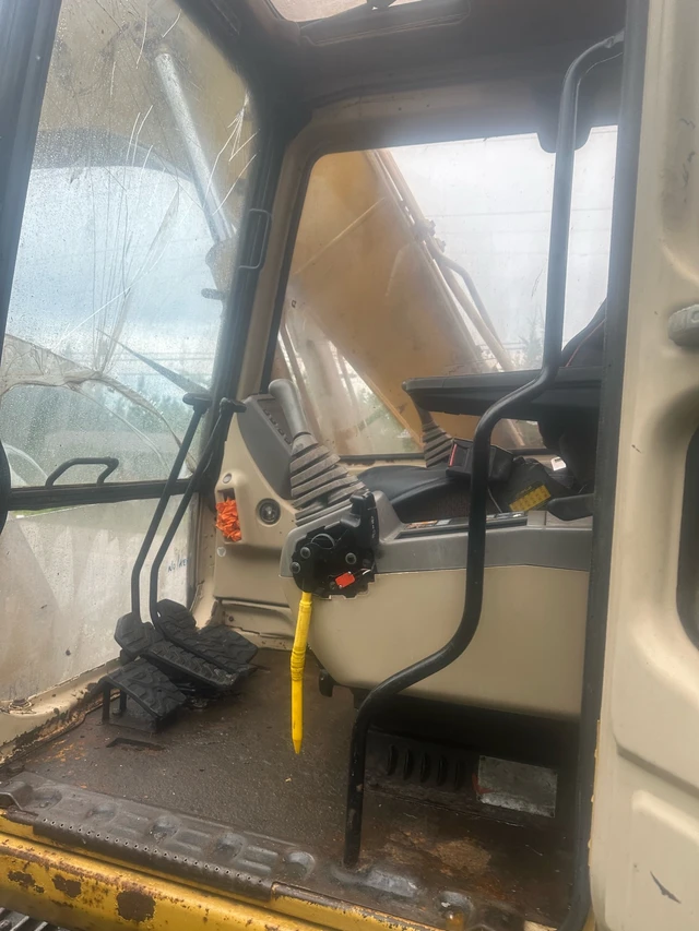 Caterpillar, 9 999 mth, dovoz Kanada — foto 3 z 5