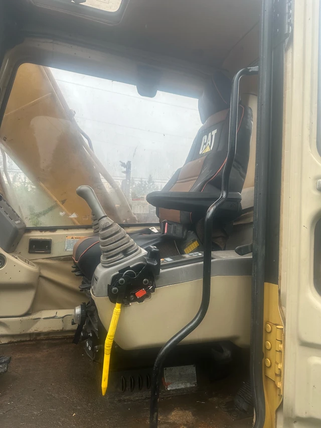 Caterpillar, 9 999 mth, dovoz Kanada — foto 4 z 5