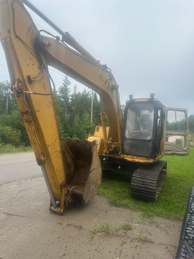Caterpillar, 9 999 mth, dovoz Kanada — foto 5 z 5