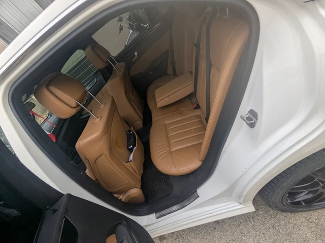 2012 Mercedes-Benz Eclass E 550, bílá, 190 000 km, dovoz Kanada — foto 2 z 5