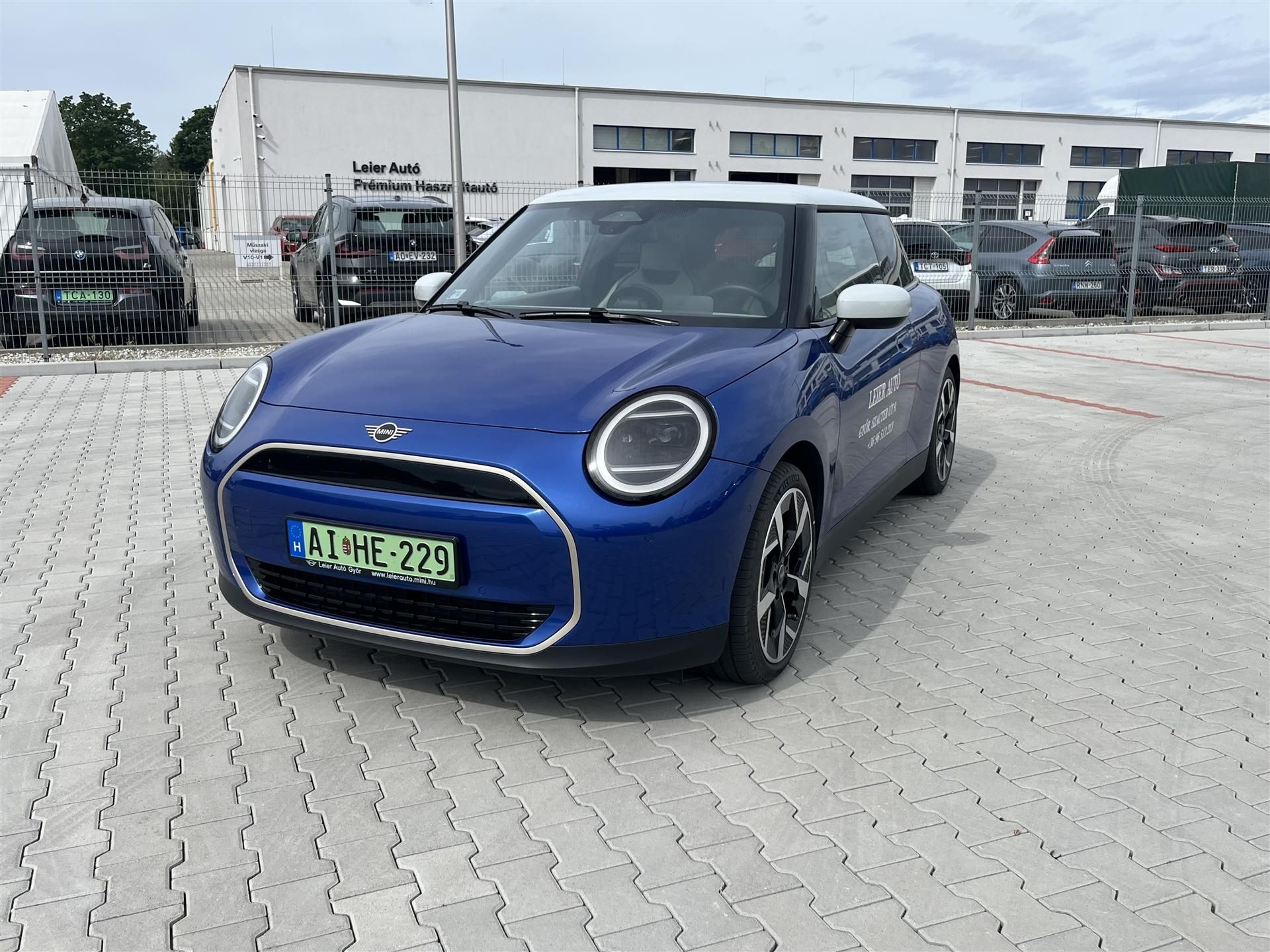 MINI, 12 450 km, Maďarsko — foto 1