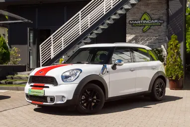 2011 MINI, bílá, Maďarsko — foto 1