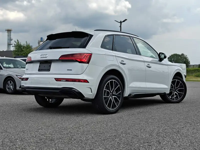 2022 Audi Q5 45 Progressiv, bílá, 80 308 km, dovoz Kanada — foto 3 z 12