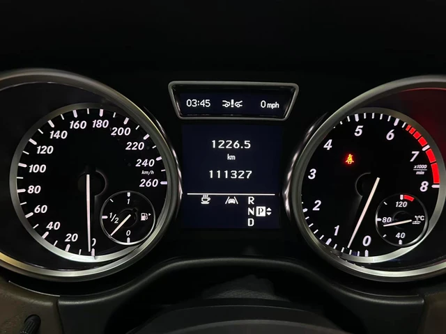 2012 ML550, černá, 111 327 km, dovoz Kanada — foto 12 z 20