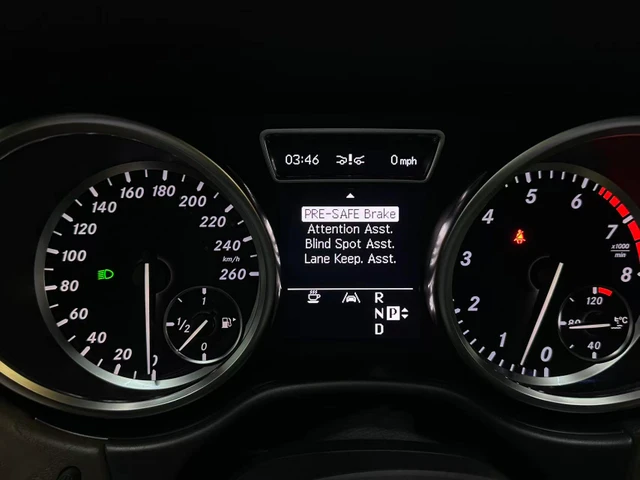 2012 ML550, černá, 111 327 km, dovoz Kanada — foto 14 z 20