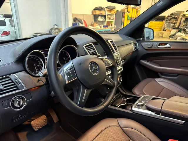 2012 ML550, černá, 111 327 km, dovoz Kanada — foto 5 z 20
