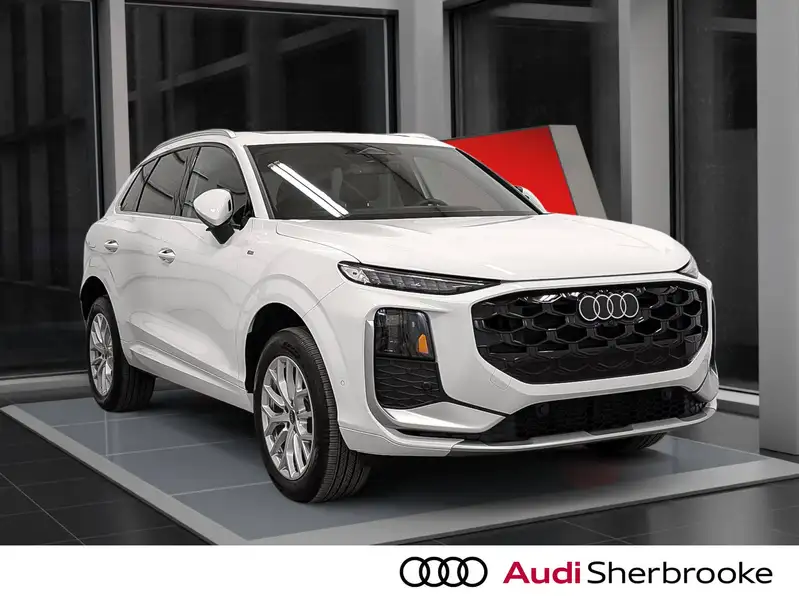 2026 Audi Q3 Progressiv, bílá, 4 709 km, dovoz Kanada — foto 2 z 12