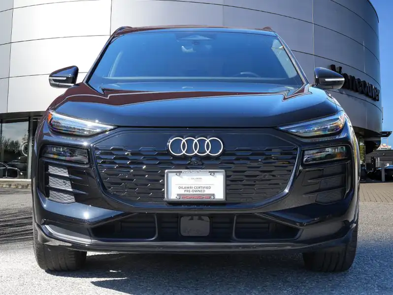 2025 Audi Q6 e-tron Progressiv quattro, černá, 17 816 km, dovoz Kanada — foto 12 z 12