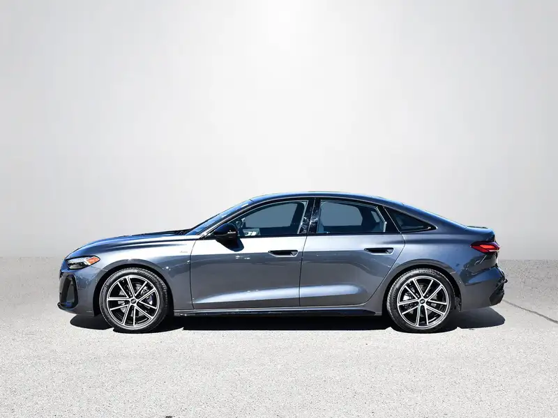 2025 Audi A5 Progressiv, bílá, 3 486 km, dovoz Kanada — foto 3 z 12