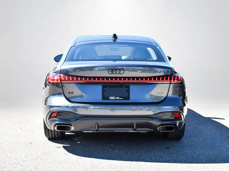 2025 Audi A5 Progressiv, bílá, 3 486 km, dovoz Kanada — foto 5 z 12