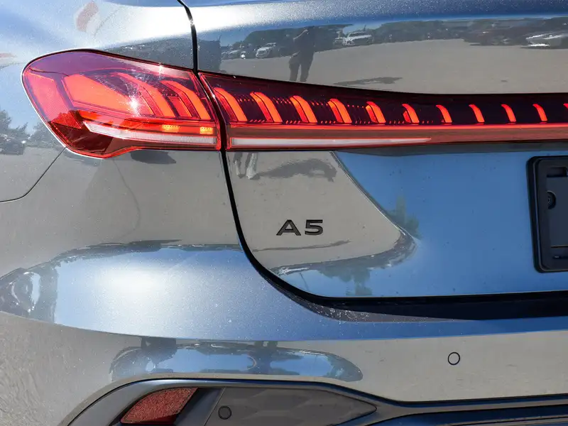 2025 Audi A5 Progressiv, bílá, 3 486 km, dovoz Kanada — foto 9 z 12