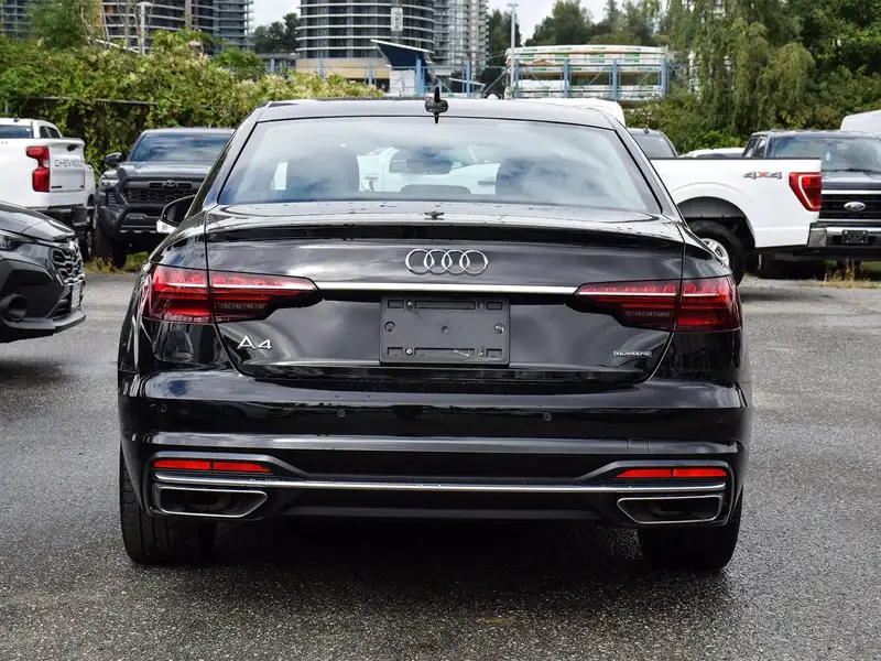 2022 Audi A4 Progressiv, černá, 55 028 km, dovoz Kanada — foto 4 z 12