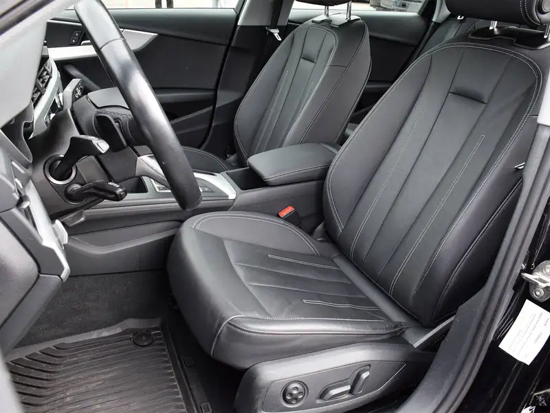 2022 Audi A4 Progressiv, černá, 55 028 km, dovoz Kanada — foto 8 z 12