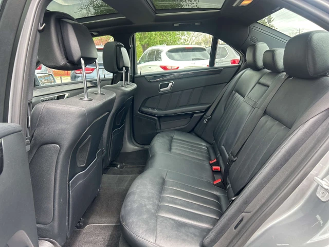 2013 Mercedes-Benz Eclass E 550, šedá, 144 956 km, dovoz Kanada — foto 13 z 19