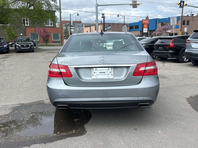 2013 Mercedes-Benz Eclass E 550, šedá, 144 956 km, dovoz Kanada — foto 5 z 19