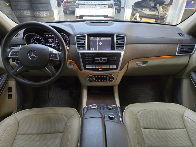 2013 550, hnědá, 109 967 km, dovoz Kanada — foto 11 z 20