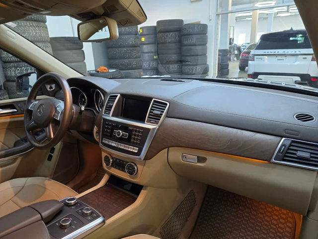 2013 550, hnědá, 109 967 km, dovoz Kanada — foto 7 z 20