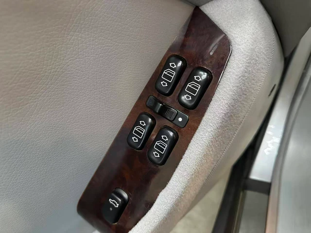 2001 S500, stříbrná, 122 497 km, dovoz Kanada — foto 16 z 19