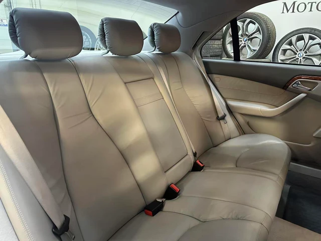 2001 S500, stříbrná, 122 497 km, dovoz Kanada — foto 9 z 19