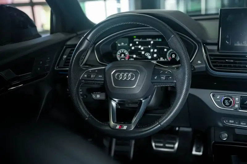 2022 Audi Q5 Progressiv, šedá, 32 100 km, dovoz Kanada — foto 2 z 12