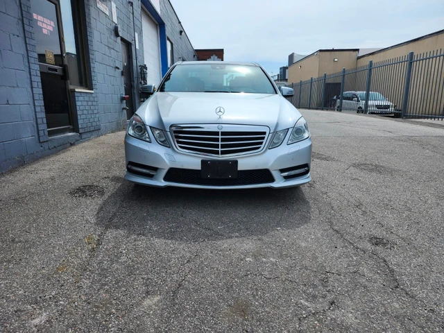 2012 Mercedes-Benz Eclass E350, stříbrná, 174 570 km, dovoz Kanada — foto 2 z 5