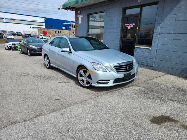 2012 Mercedes-Benz Eclass E350, stříbrná, 174 570 km, dovoz Kanada — foto 3 z 5