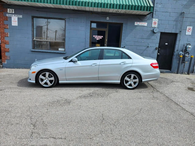 2012 Mercedes-Benz Eclass E350, stříbrná, 174 570 km, dovoz Kanada — foto 4 z 5