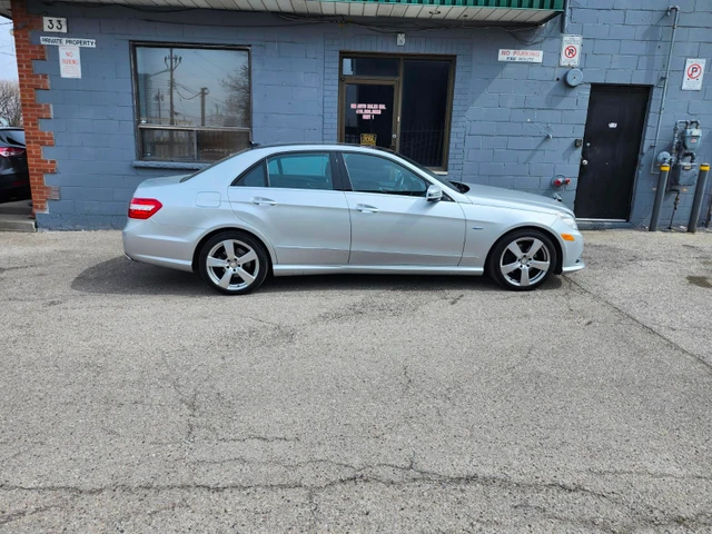 2012 Mercedes-Benz Eclass E350, stříbrná, 174 570 km, dovoz Kanada — foto 5 z 5