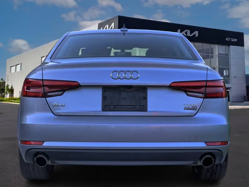 2017 Audi A4 Progressiv, stříbrná, 124 899 km, dovoz Kanada — foto 5 z 12