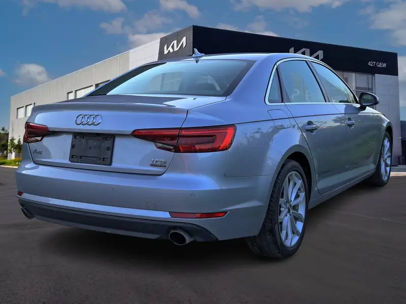 2017 Audi A4 Progressiv, stříbrná, 124 899 km, dovoz Kanada — foto 6 z 12