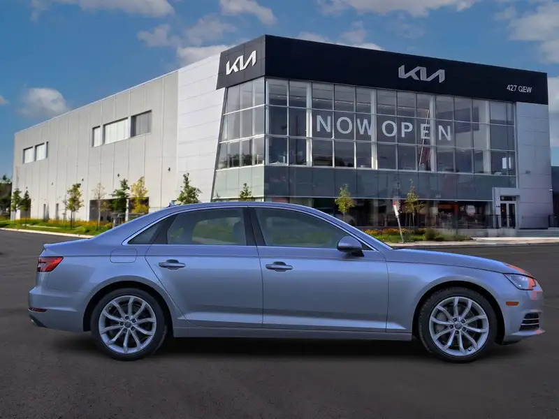 2017 Audi A4 Progressiv, stříbrná, 124 899 km, dovoz Kanada — foto 7 z 12