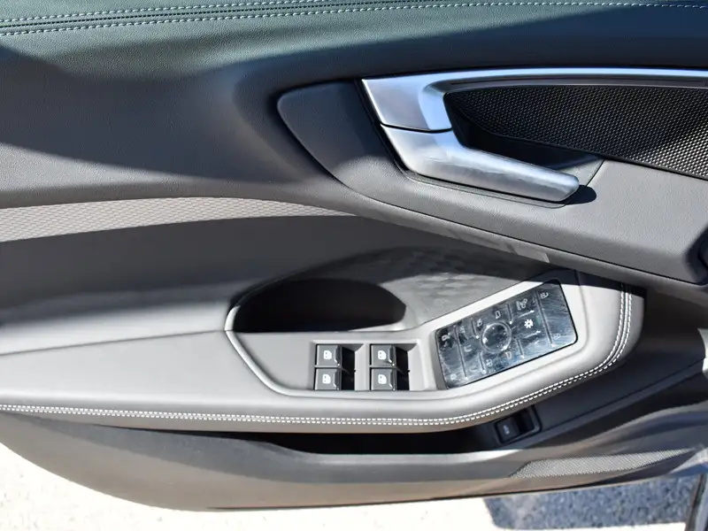 2025 Audi A5 Progressiv, modrá, 6 577 km, dovoz Kanada — foto 11 z 12