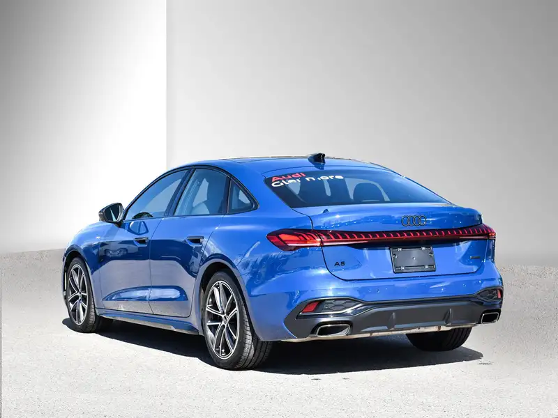 2025 Audi A5 Progressiv, modrá, 6 577 km, dovoz Kanada — foto 4 z 12