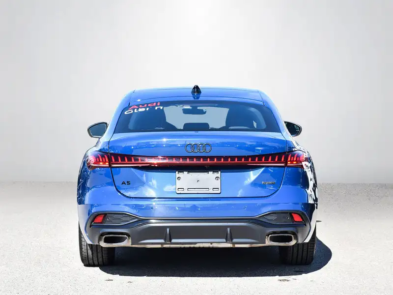 2025 Audi A5 Progressiv, modrá, 6 577 km, dovoz Kanada — foto 5 z 12