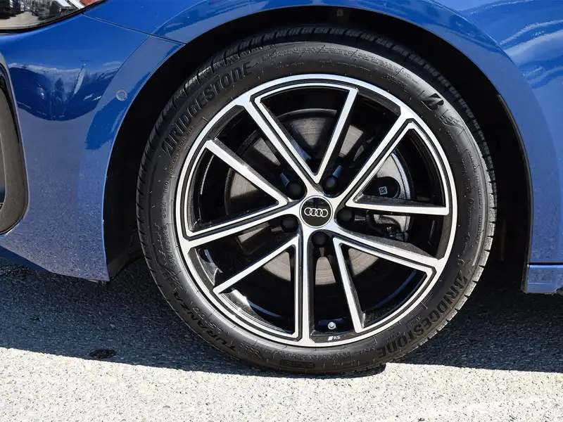 2025 Audi A5 Progressiv, modrá, 6 577 km, dovoz Kanada — foto 6 z 12