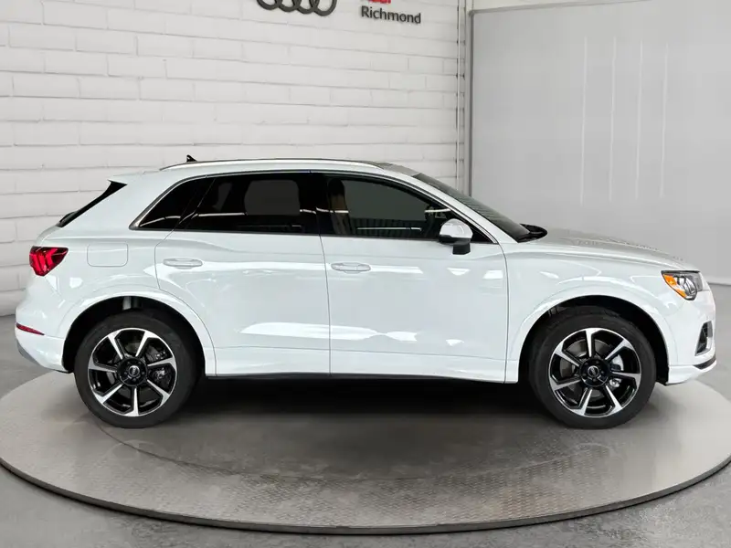 2023 Audi Q3 Progressiv, bílá, 13 633 km, dovoz Kanada — foto 4 z 12