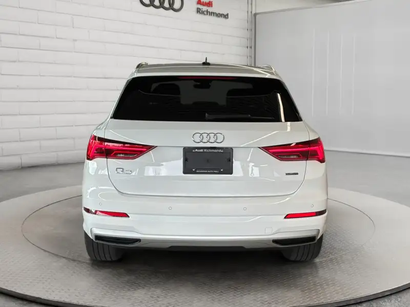 2023 Audi Q3 Progressiv, bílá, 13 633 km, dovoz Kanada — foto 6 z 12
