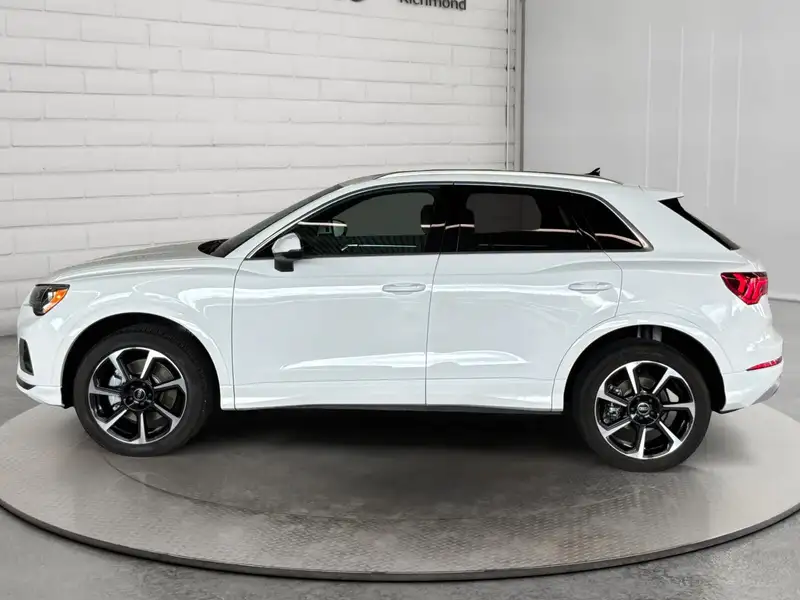 2023 Audi Q3 Progressiv, bílá, 13 633 km, dovoz Kanada — foto 8 z 12