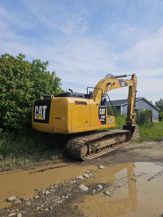 2016 Caterpillar 320, 6 500 mth, dovoz Kanada — foto 2 z 3