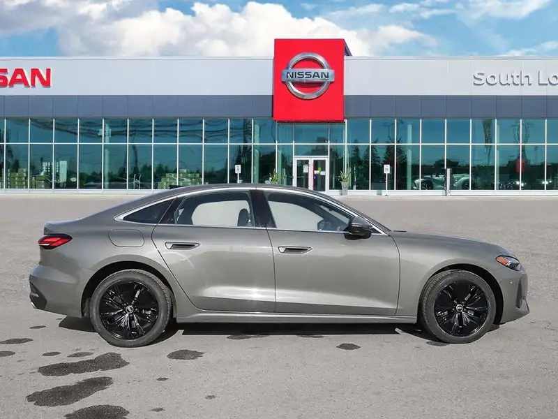 2025 Audi A5 Progressiv, šedá, 26 517 km, dovoz Kanada — foto 2 z 12