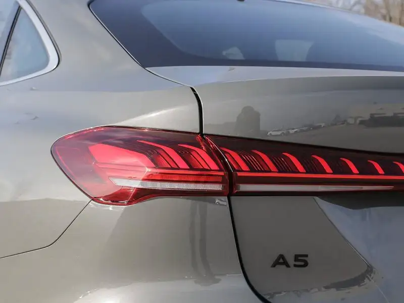 2025 Audi A5 Progressiv, šedá, 26 517 km, dovoz Kanada — foto 9 z 12